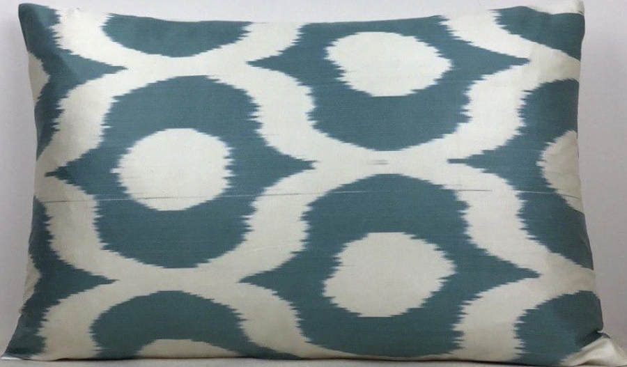 Ikat Pillow ( 40 X 60 Cm )