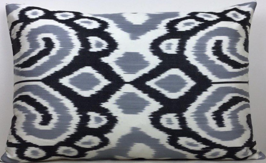 Ikat Pillow ( 40 X 60 Cm )