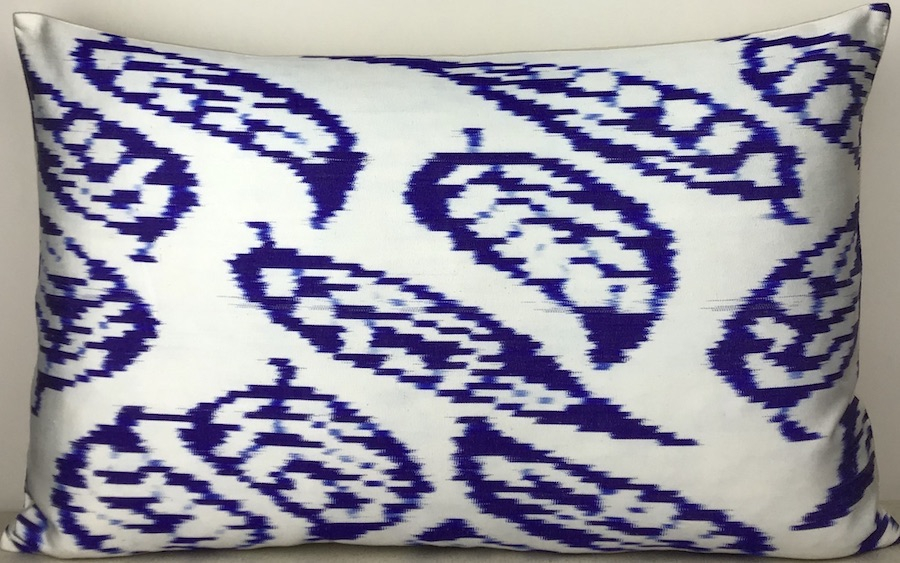 Ikat Pillow ( 40 X 60 Cm )