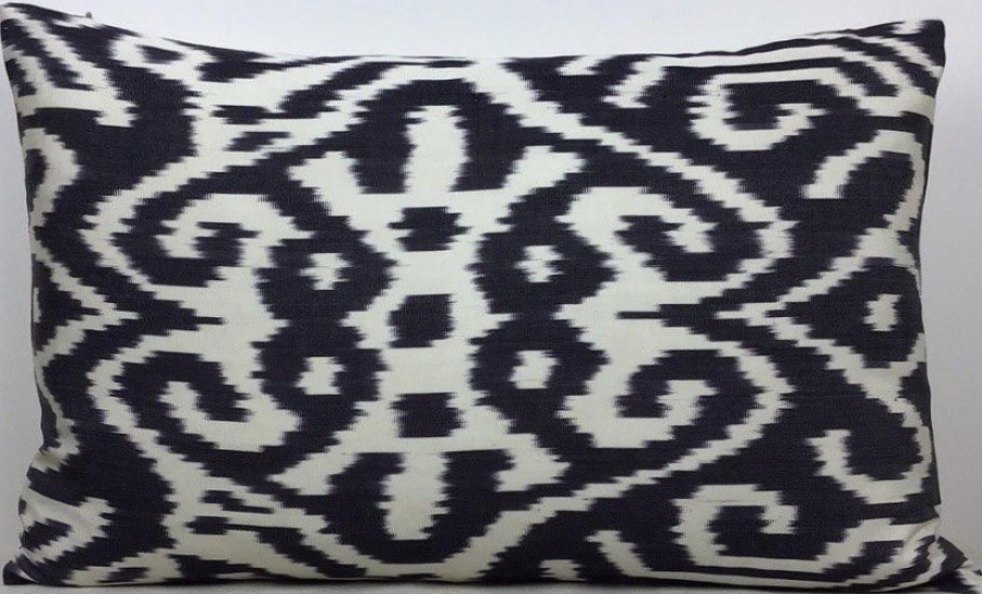 Ikat Pillow ( 40 X 60 Cm )